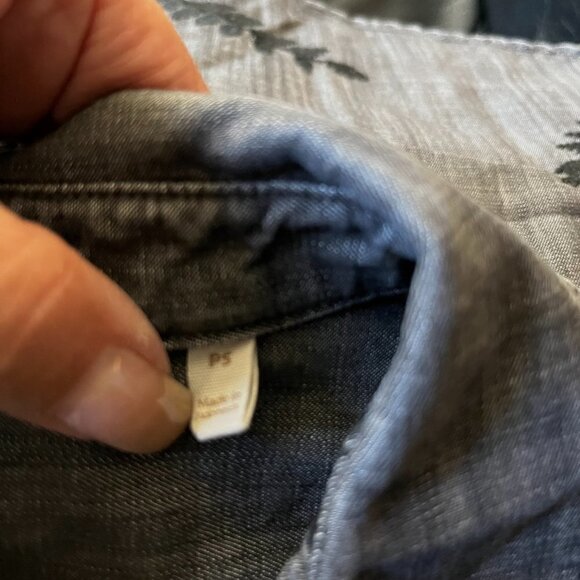 SOFT SURROUNDINGS Papyrus Leaf Embroidered Button Down Chambray Shirt EUC - PS - Picture 10 of 11